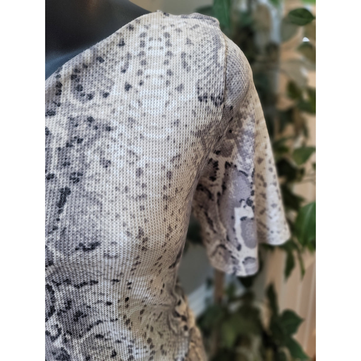 Cherish Snakeskin Print One Shoulder Jumpsuit Women’s Size M Gray White