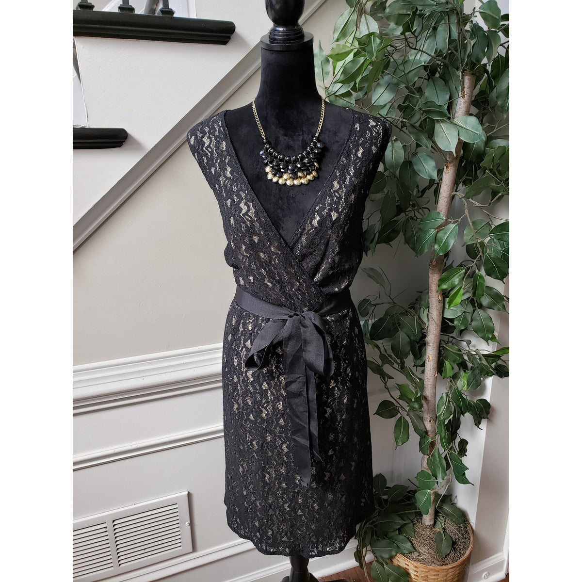 Lane Bryant Shift Dress Women's Size 22 Black Lace Lined Tie Waist Wrap V Neck