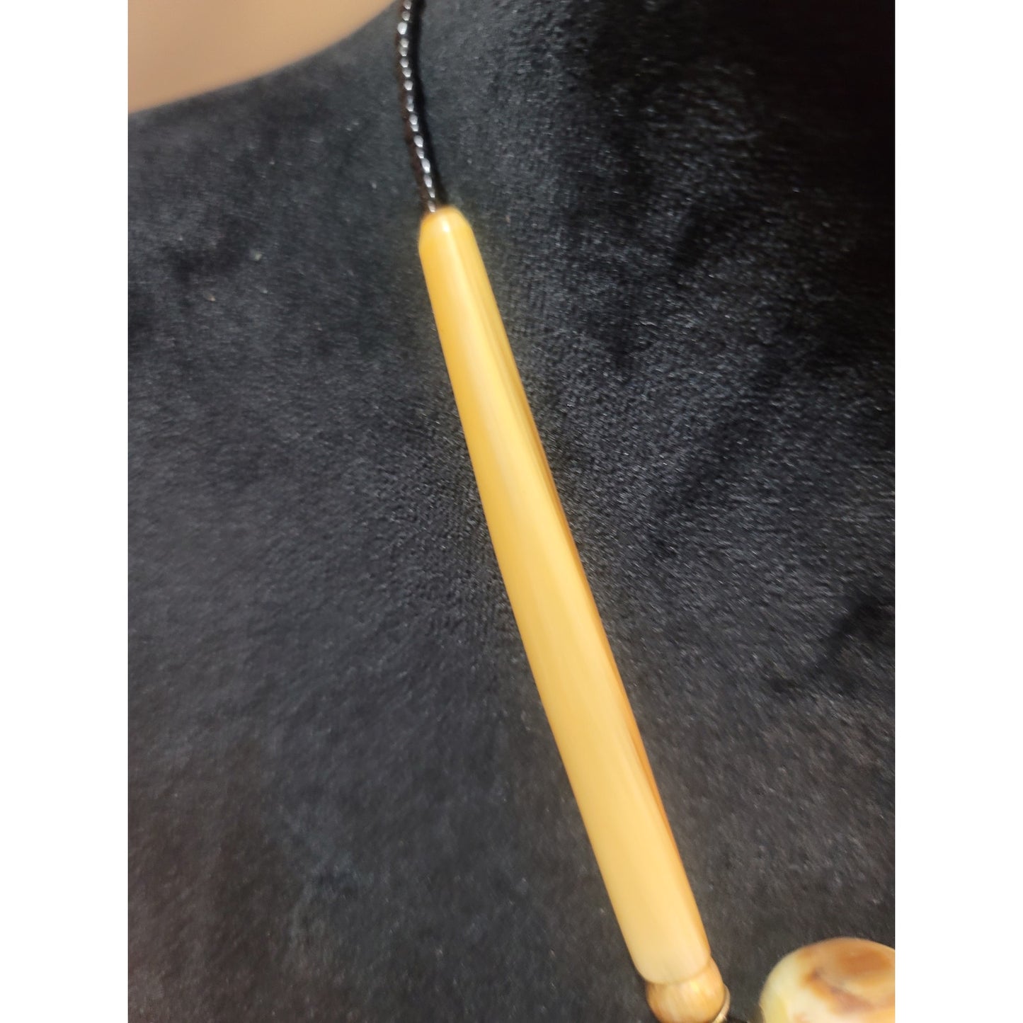 Women's Lightweight Beaded Necklace With Center Bead And Screw Lock Jewelry