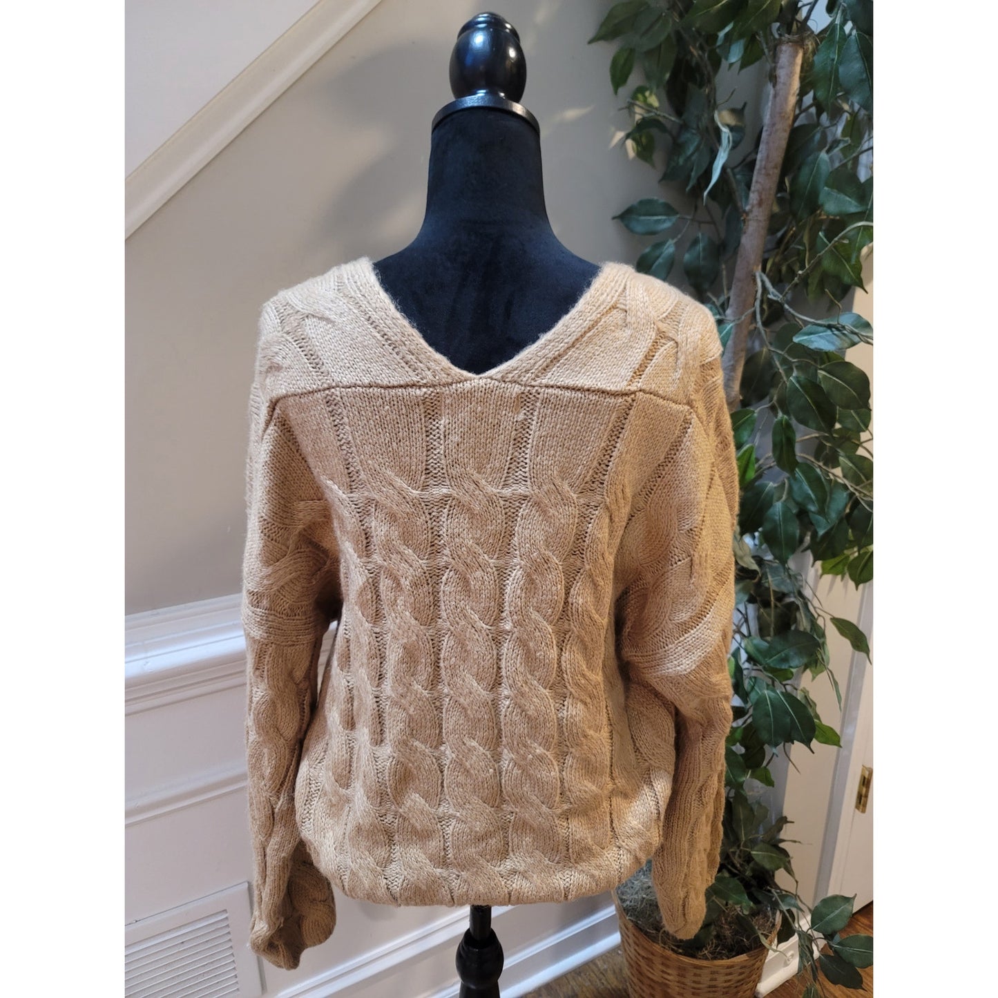 Double Zero Cable Knit Sweater Women's M Beige V-Neck Long Sleeve Pullover