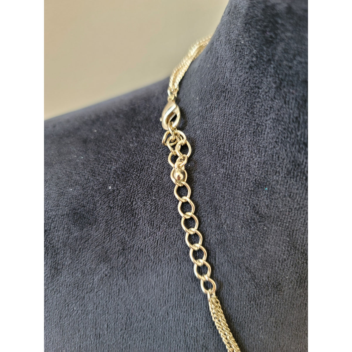 Women's Stella And Dot Red Statement Necklace With Gold Chain And Lobster Clasp