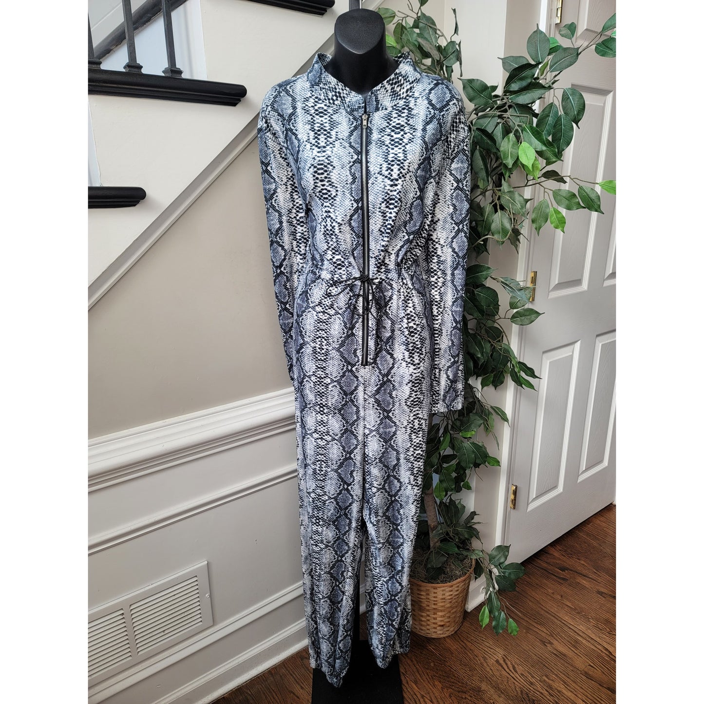 Rebdolls Jumpsuit Women's Size XL Gray Black Snake Print Zip Front Lounge