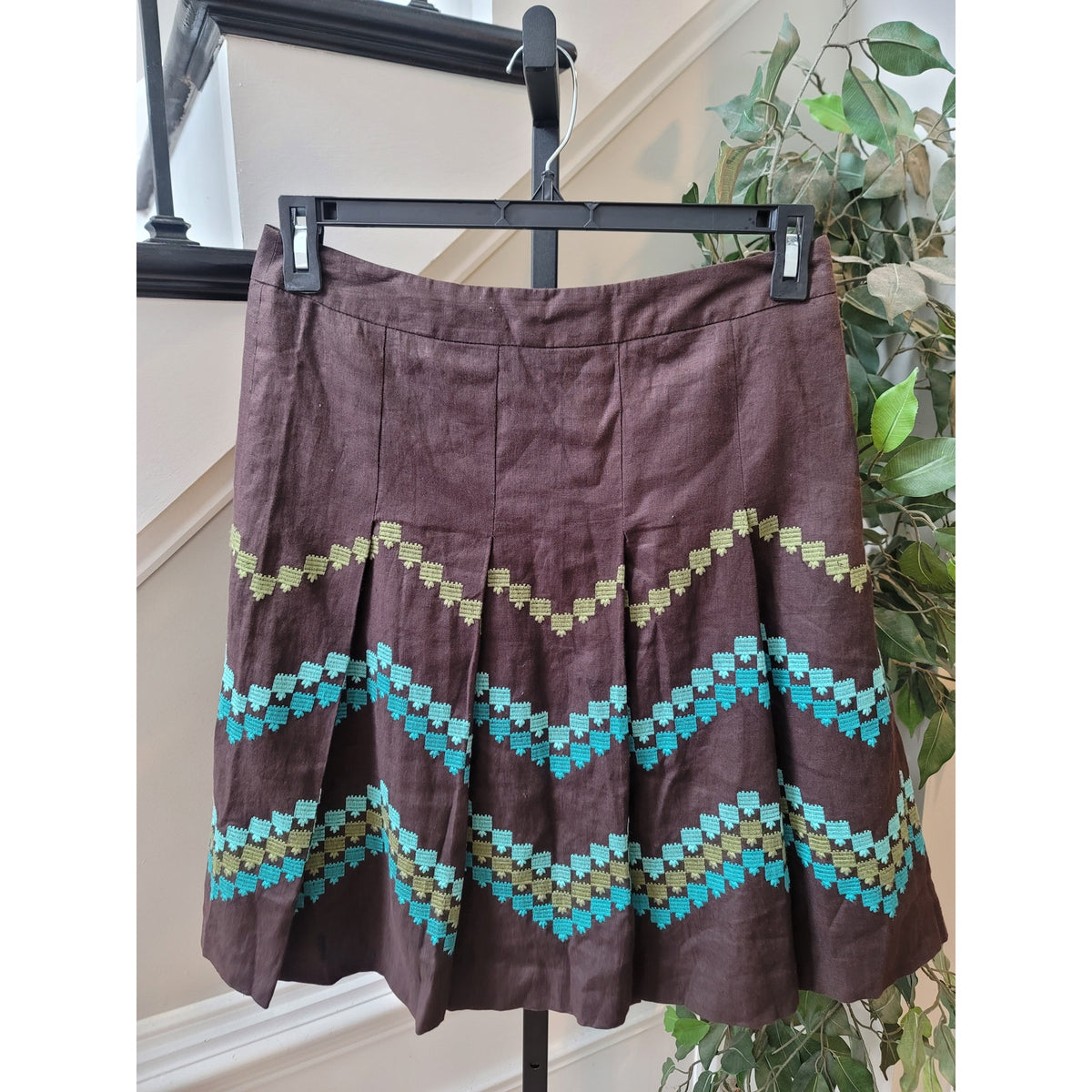 Loft Ann Taylor Mini Skirt Women's SZ 8P Brown Geometric Pleated Curved Hem