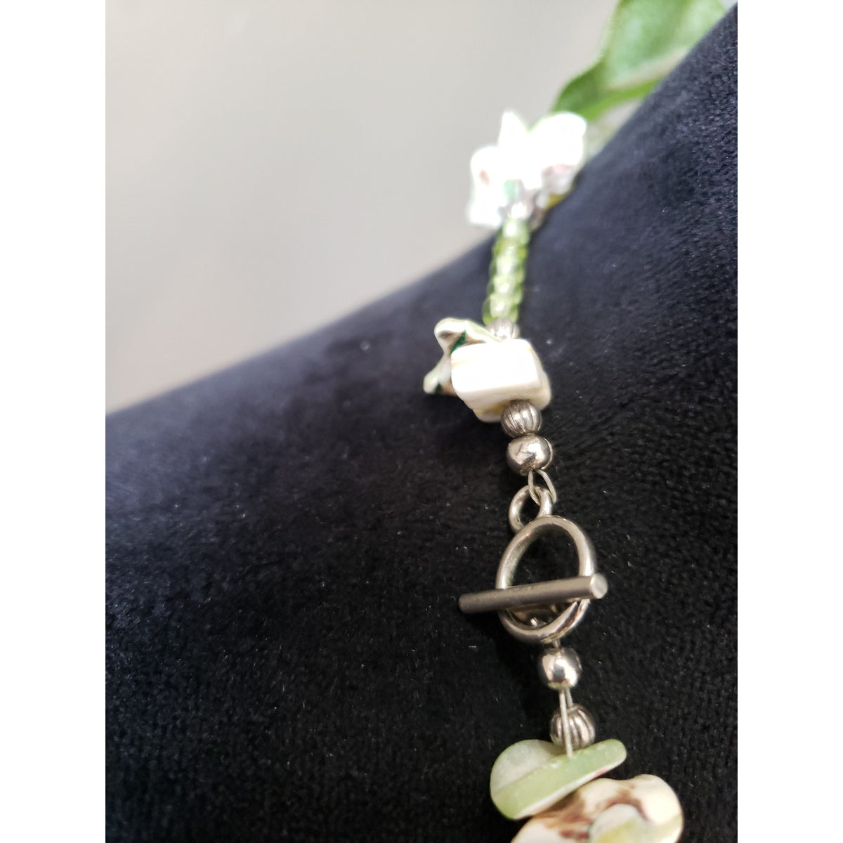 Womens Fashion Irregular Chip Gravel Beads Palmstone Pendent Necklace Jewelry