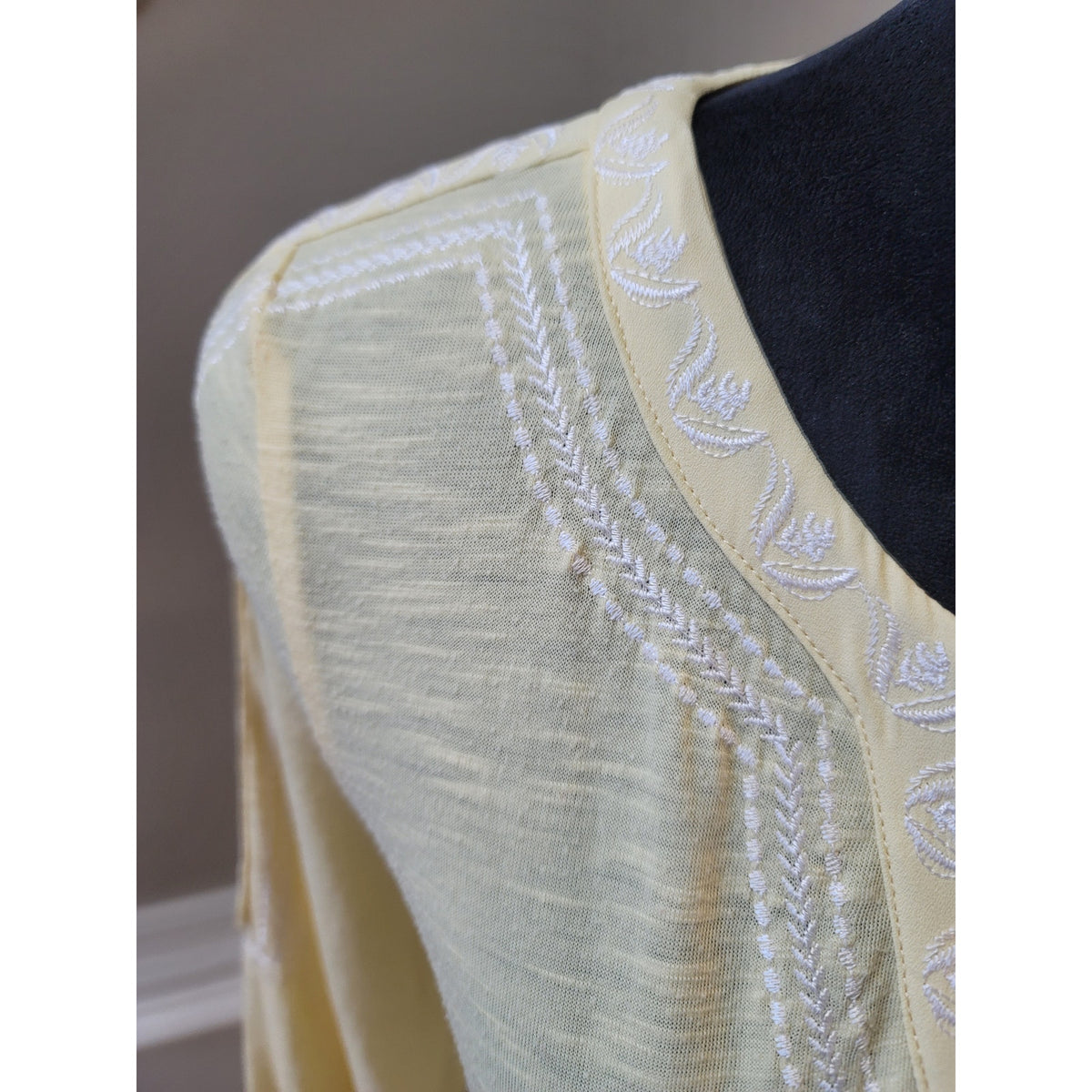 White House Black Market Blouse Women's Size Small Butter Yellow Long Sleeves