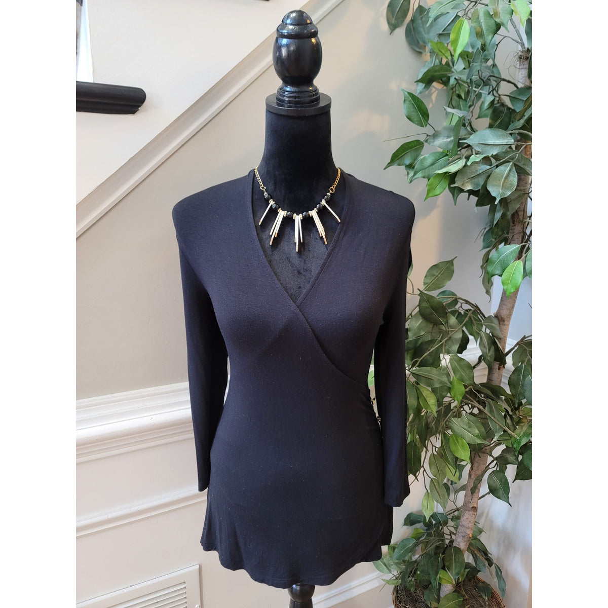 Madison Blouse Small Black Stretch Wrap V-Neck Long Sleeve Curved Hem Pullover