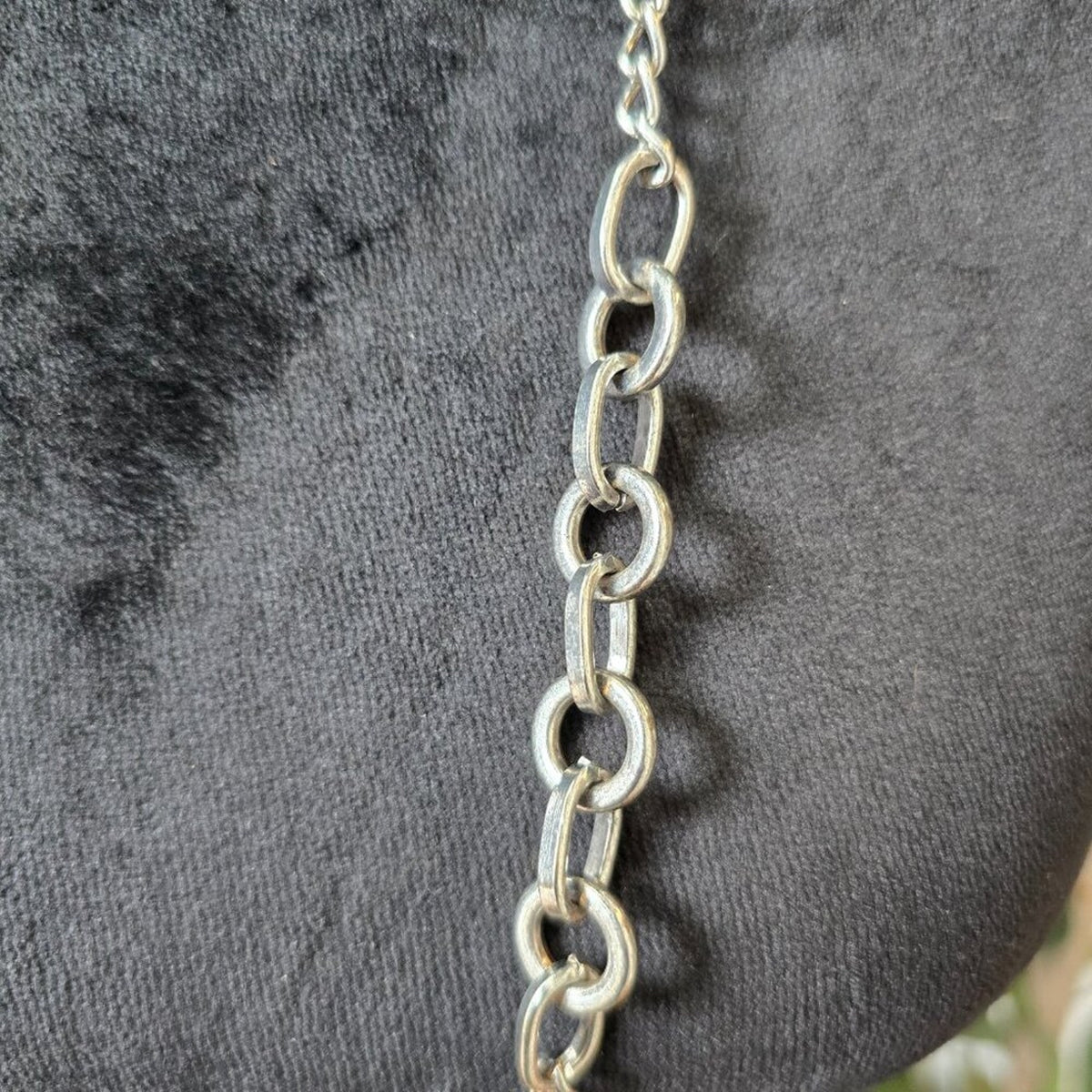 Women's Fashion Silver Tone Curb Link Chain Collar Necklace with Lobster Clasp