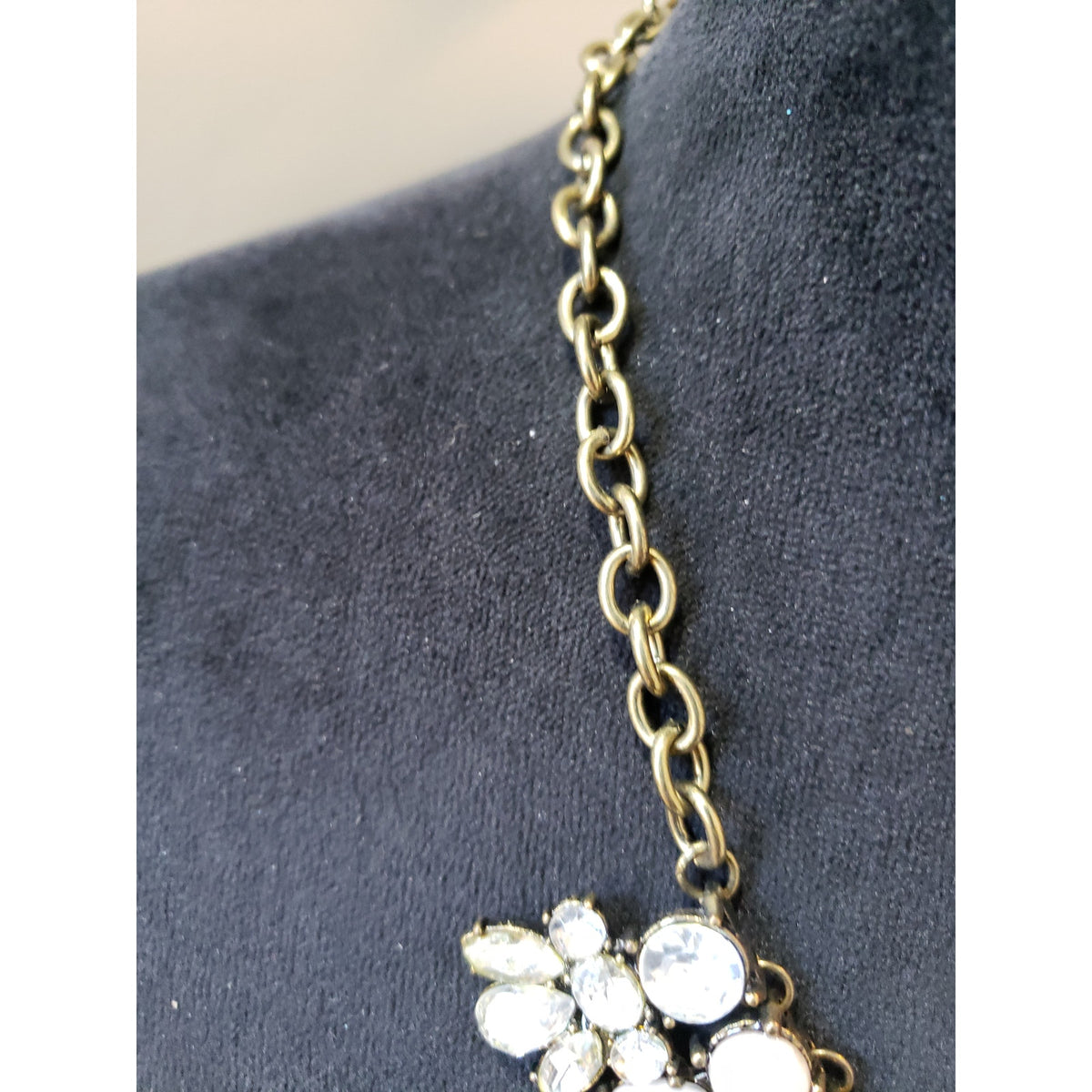 Women's LOFT Statement Necklace Gold Clear White Crystal Floral Chunky Chain