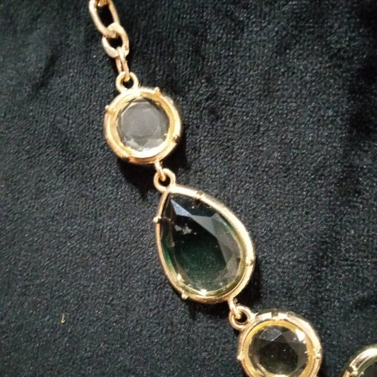 Women Fashion Chunky Faceted Rhinestones Statement Necklace with Lobster Clasp