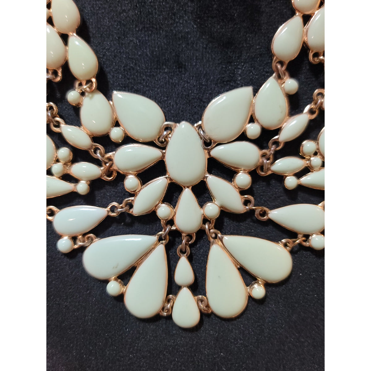 Aldo Women Green Statement Bib Necklace Gold Tone Lobster Clasp Fashion Jewelry