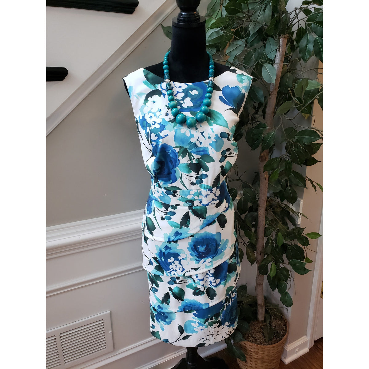 Dressbarn Sheath Dress Women’s 16 Blue & White Floral Stretch Ruffle Back Zip