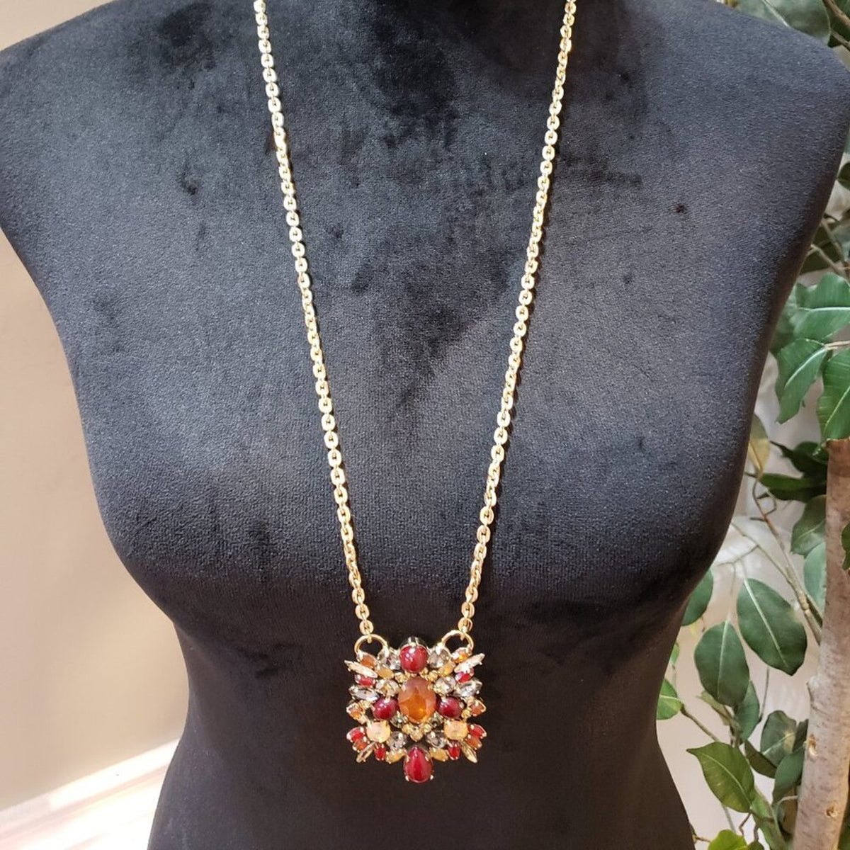 The Limited Women Fashion Multi Stone Embossed Square Pendant Necklace Box Clasp
