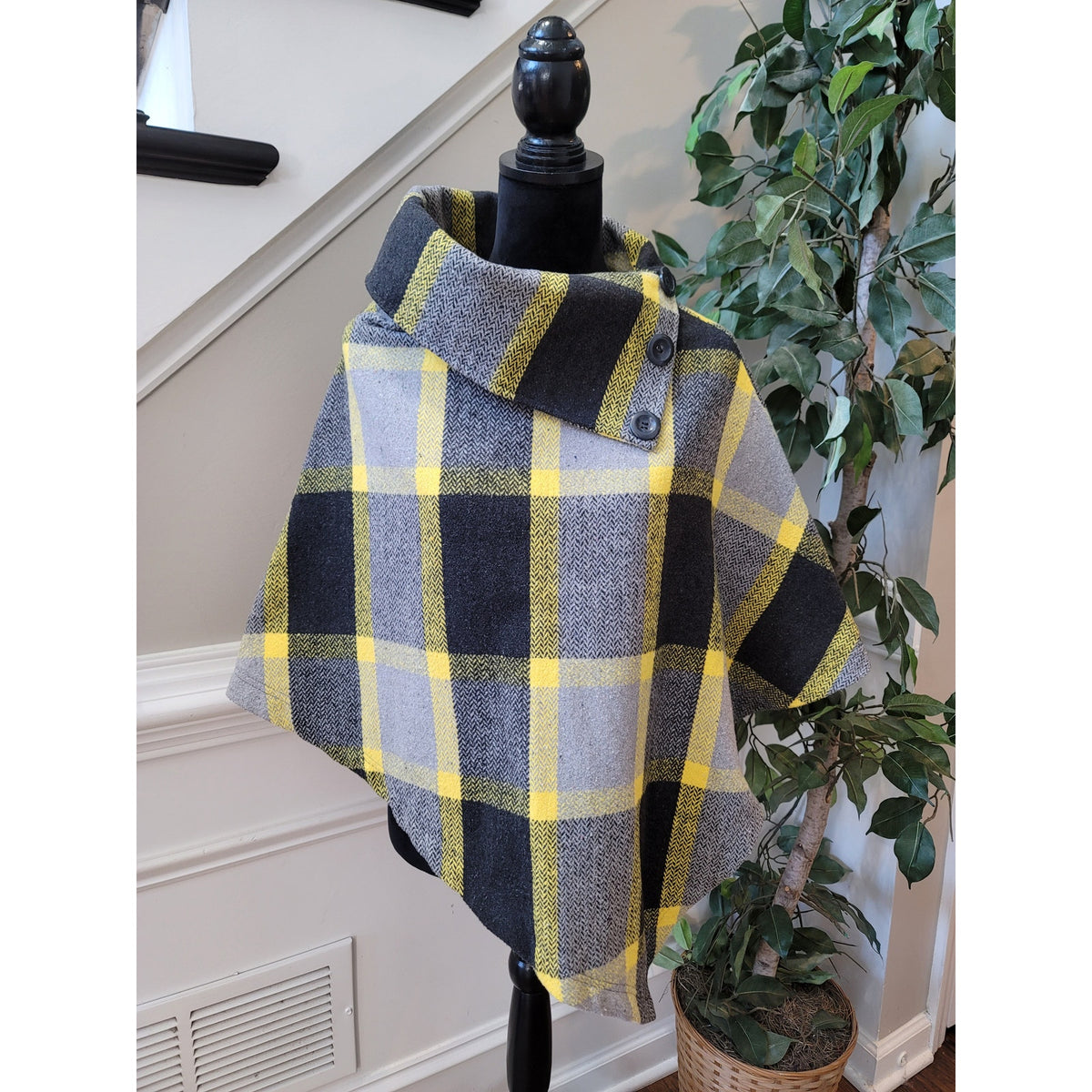 Last Kiss Poncho Cape Jacket Women Medium Yellow/Gray Herringbone Asymmetric Hem