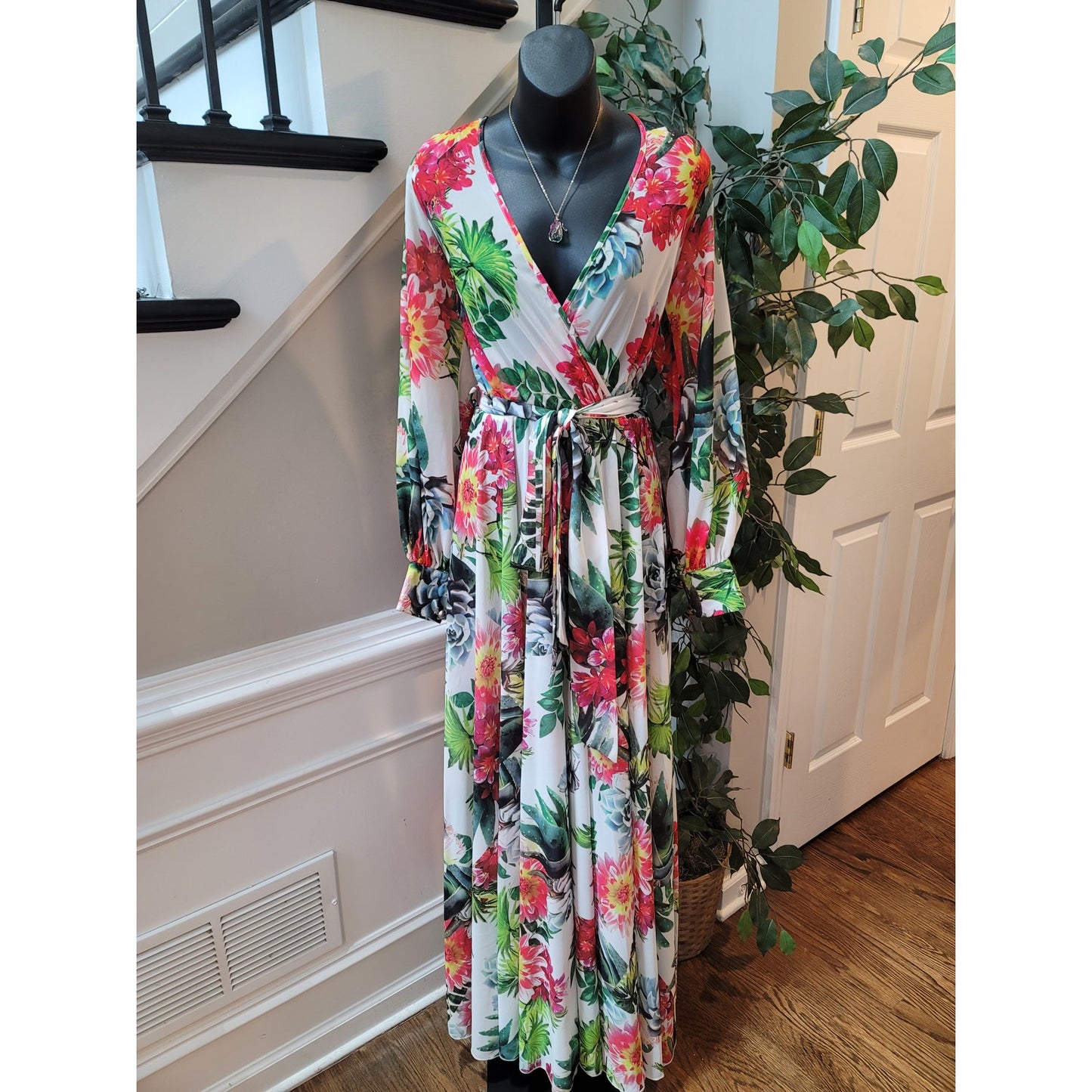 Eleganzarella Maxi Dress Women's Medium White Floral Long Sleeve V Neck