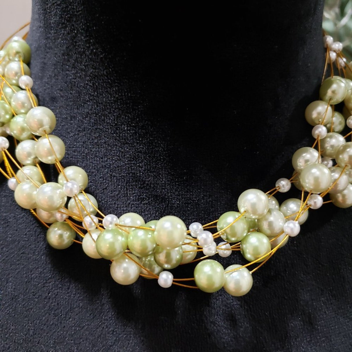 Women Fashion White Freshwater Pearls Beaded Collar Necklace with Lobster Clasp