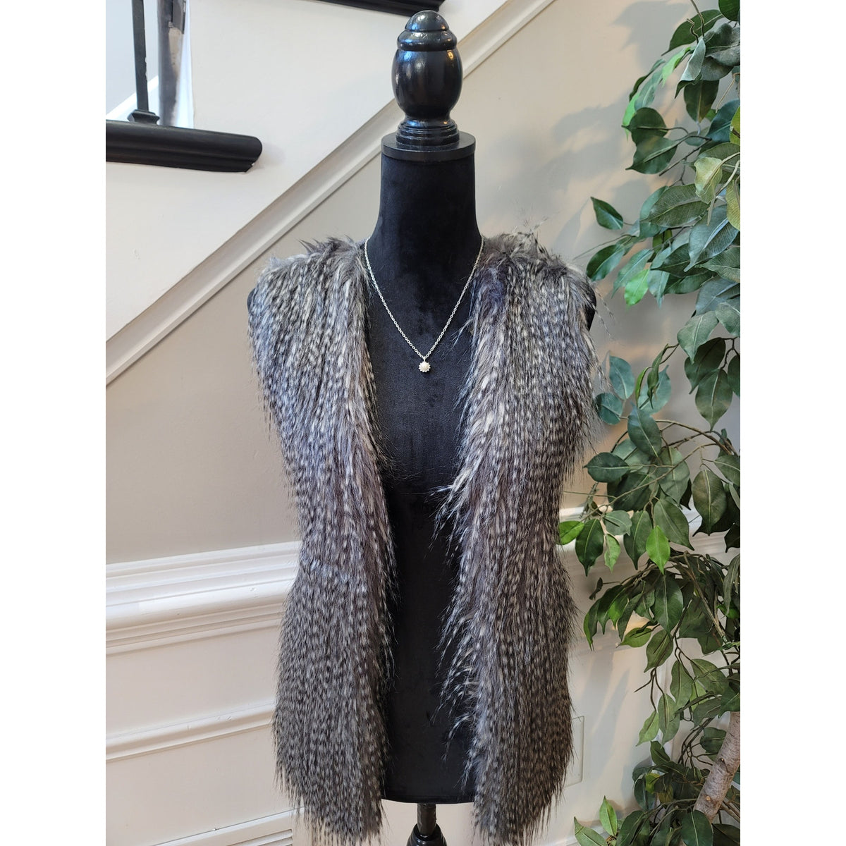 New Directions Faux Fur Vest Women's Large Gray Ribbed Open Front Sleeveless