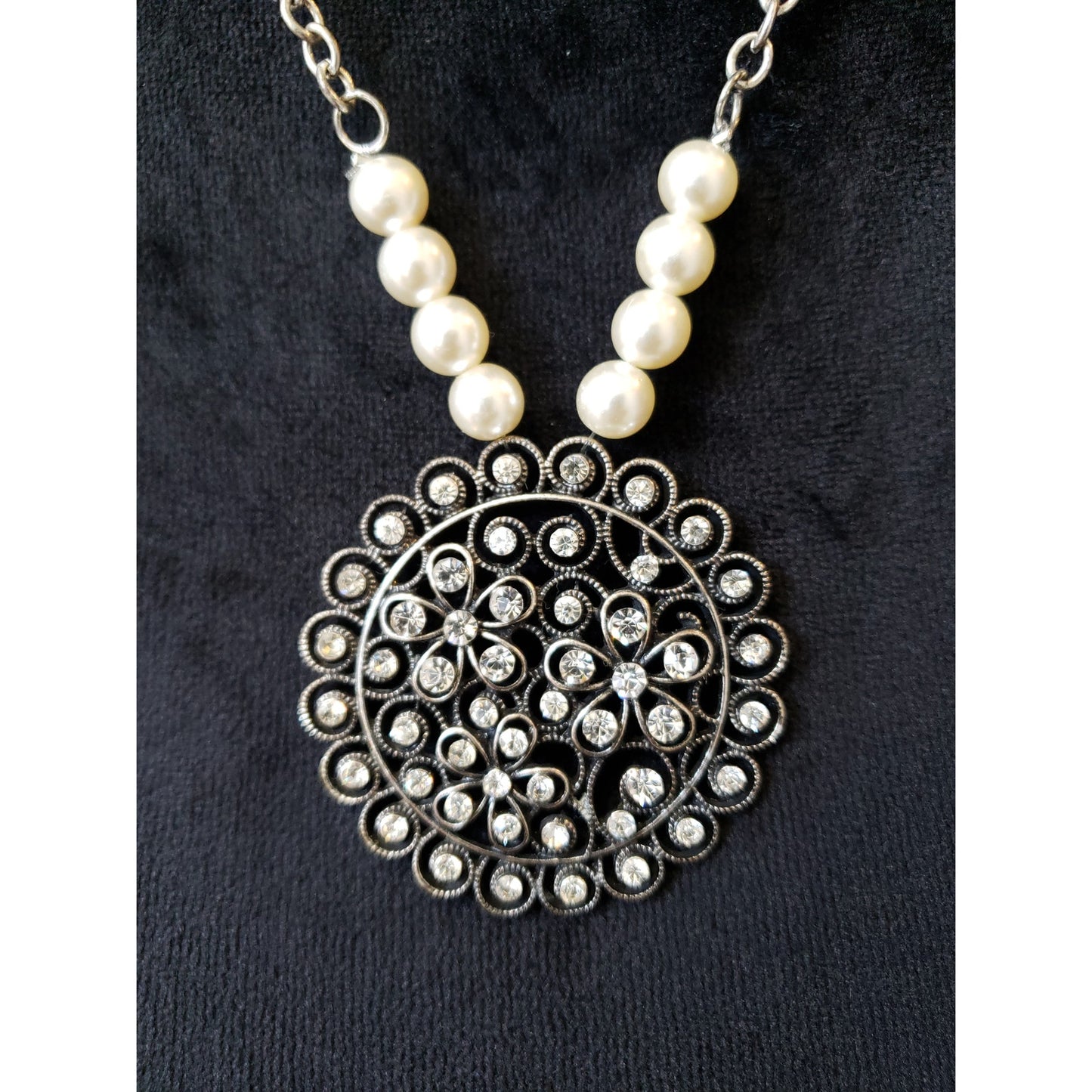 Vintage Style Filigree Pendant Necklace Faux Pearl Chain Statement Jewelry