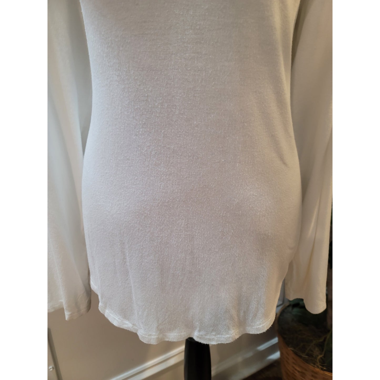 Chico's Top Women's Size 2 White Long Sleeves Stretchy Blouse Crew Neck