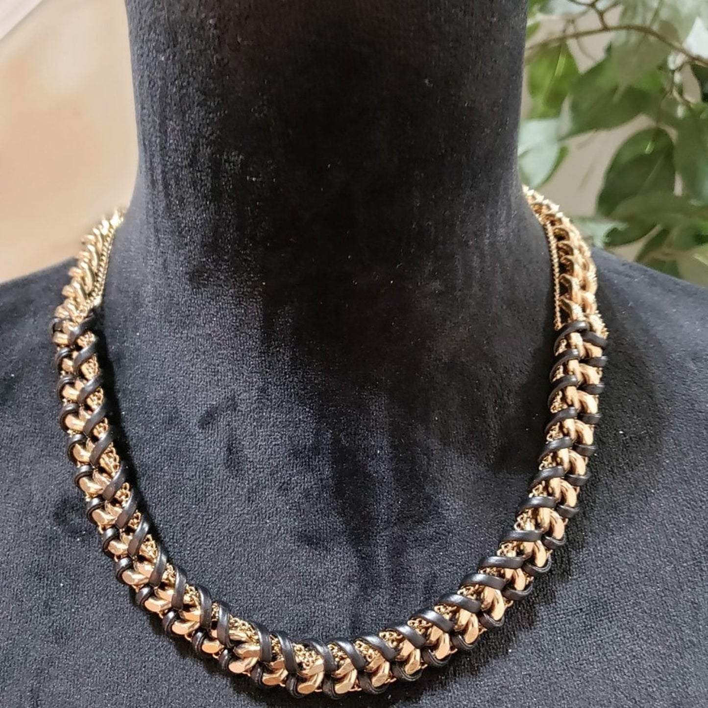 Womens Fashion Chain Link Leather Wrap Gold Tone Collar Necklace Lobster Clasp
