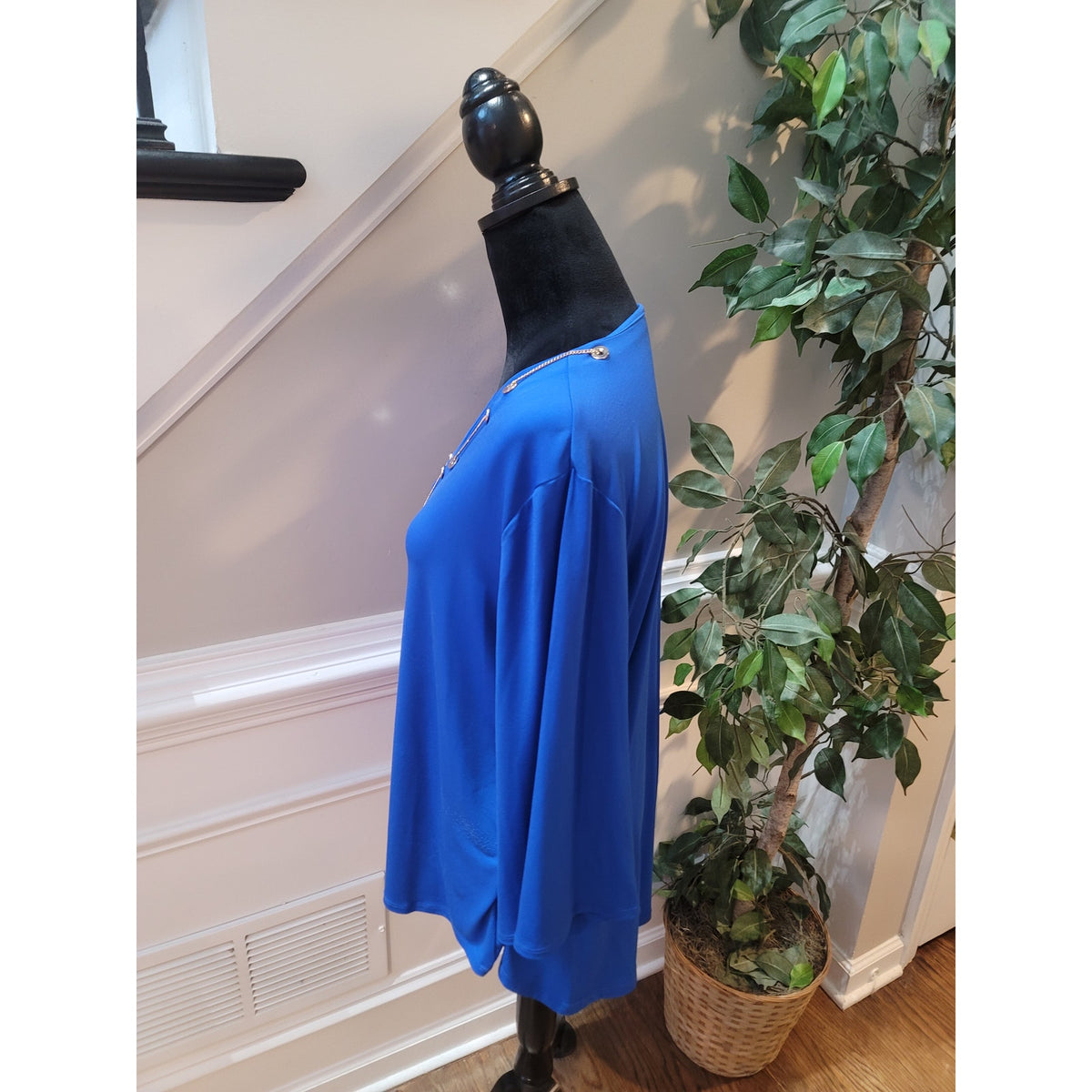 Chicos Blouse 2L Royal Blue Stretch Gold Tassel V-Neck Hi-Low Hem Pullover Party