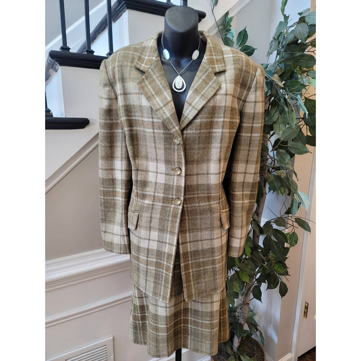 Jones New York Skirt Suit Women's SZ 16W Olive Green Herringbone Plaid Blazer