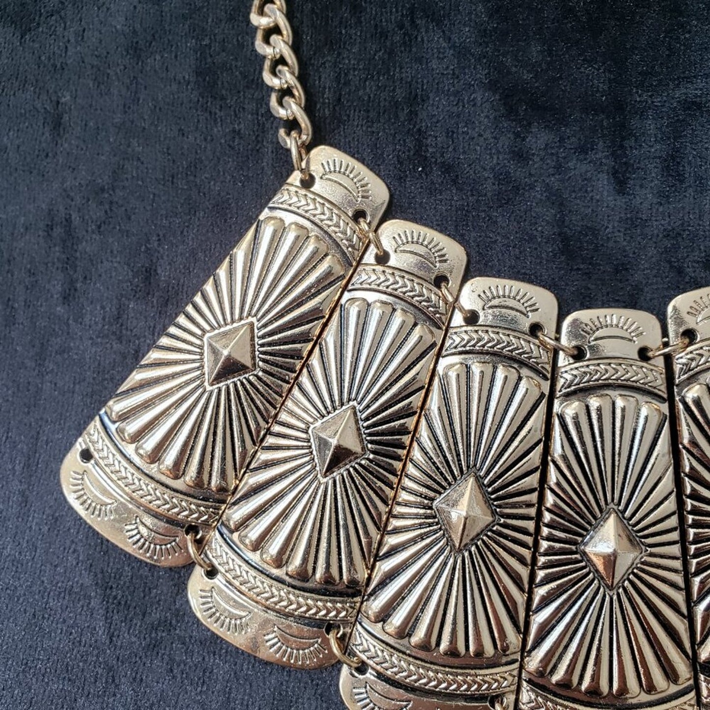 Womens Gold Tone Trapezio Collar Cleopatra Statement Necklace with Lobster Clasp