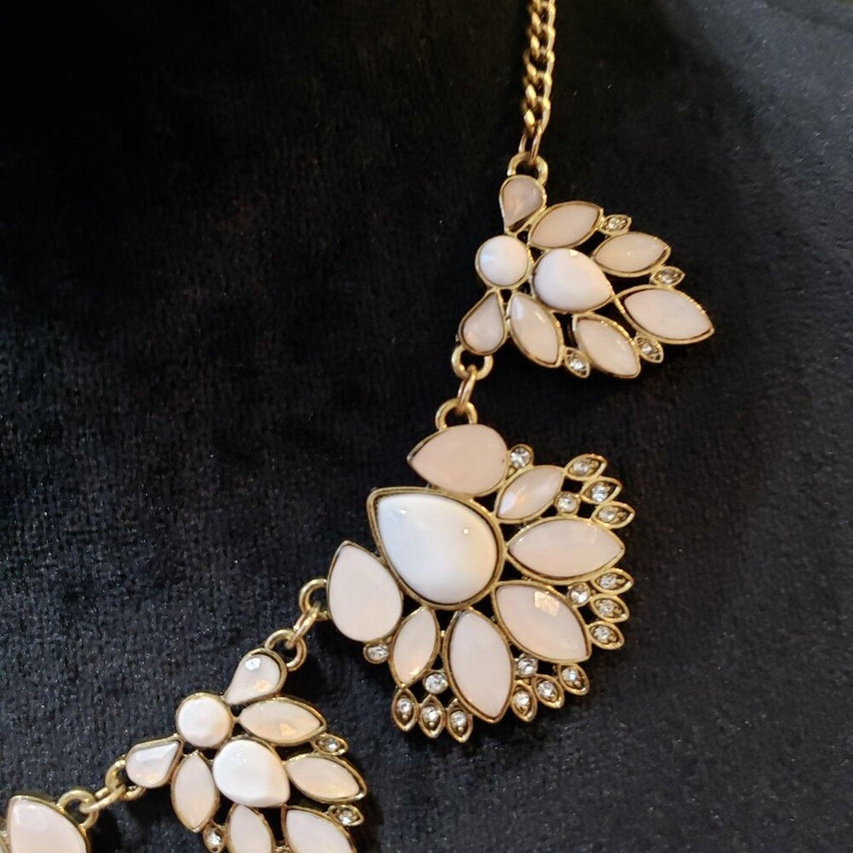 Icing Womens Beige Clear Pearl Crystal Necklace Jewelry with Lobster Clasp