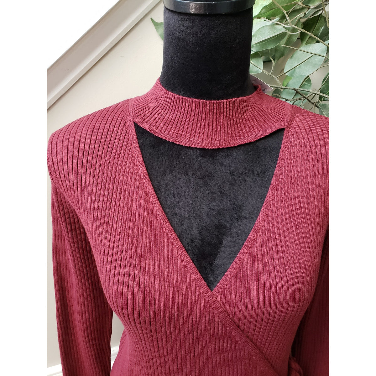 Questions Wrap Dress Women's Size 1X Burgundy Ribbed Cutout Mock Neck Tie Waist