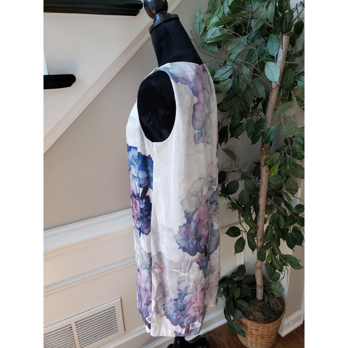 H&M Sheath Dress Womens 10 White Abstract Floral Pleated Round Neck Back Zipper