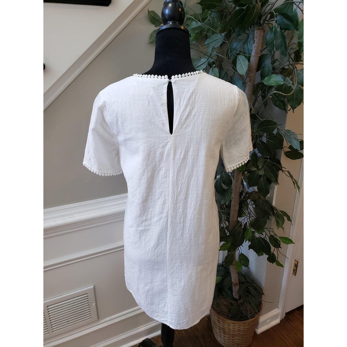 Fashion Port Shift Dress Women Medium White Contrast Tassel V Neck Short Sleeve