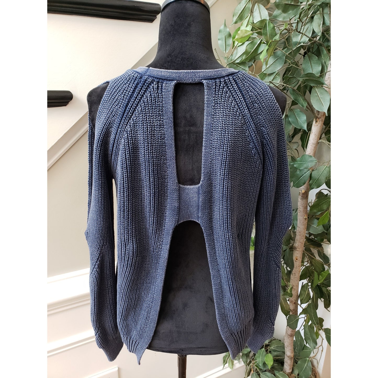 DO+BE Sweater Women's Small Blue Chunky Knit Cutout Back Raglan Cold Shoulder