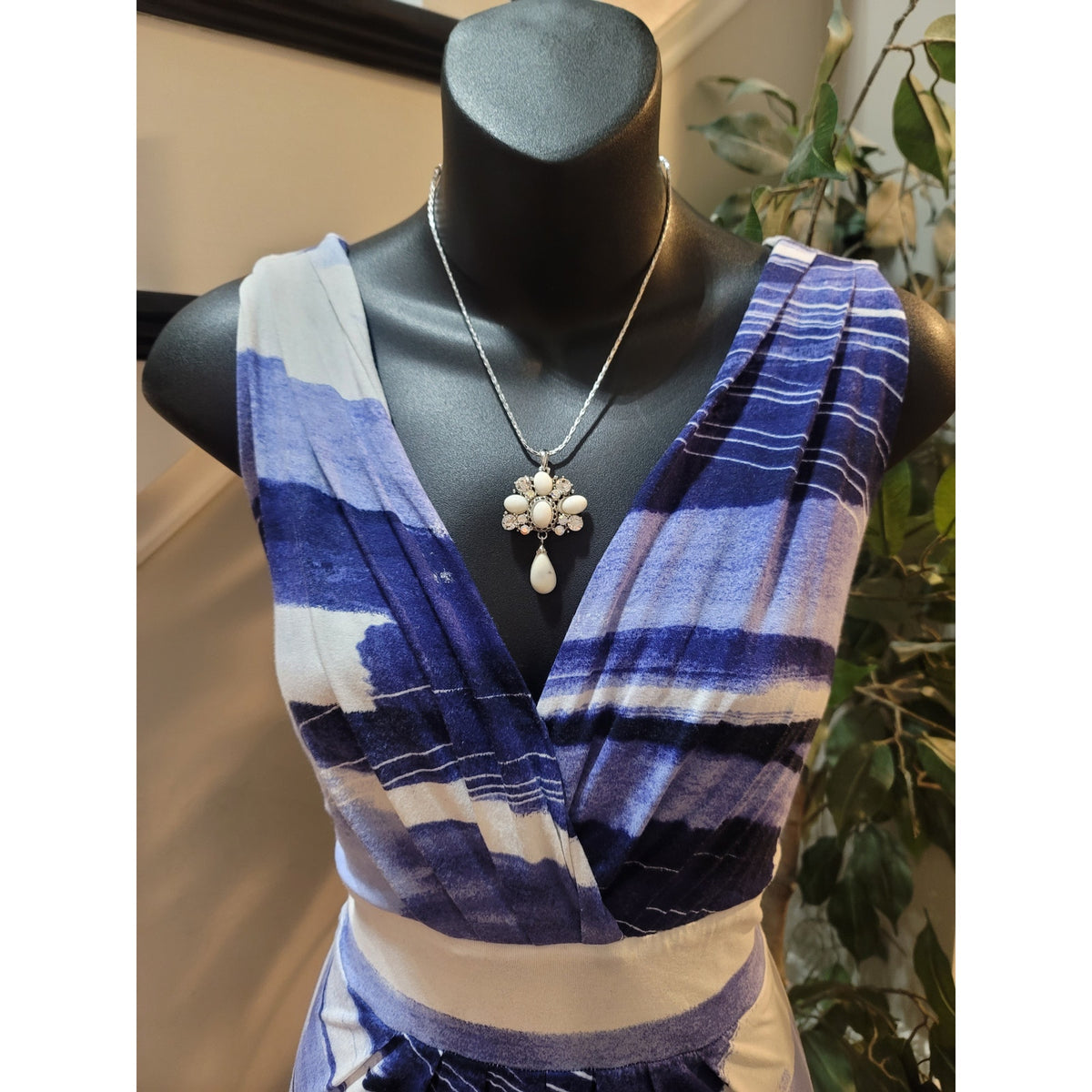 Karen Kane Sheath Dress Women's 1X Blue White Abstract Wrap V-Neck Casual Party