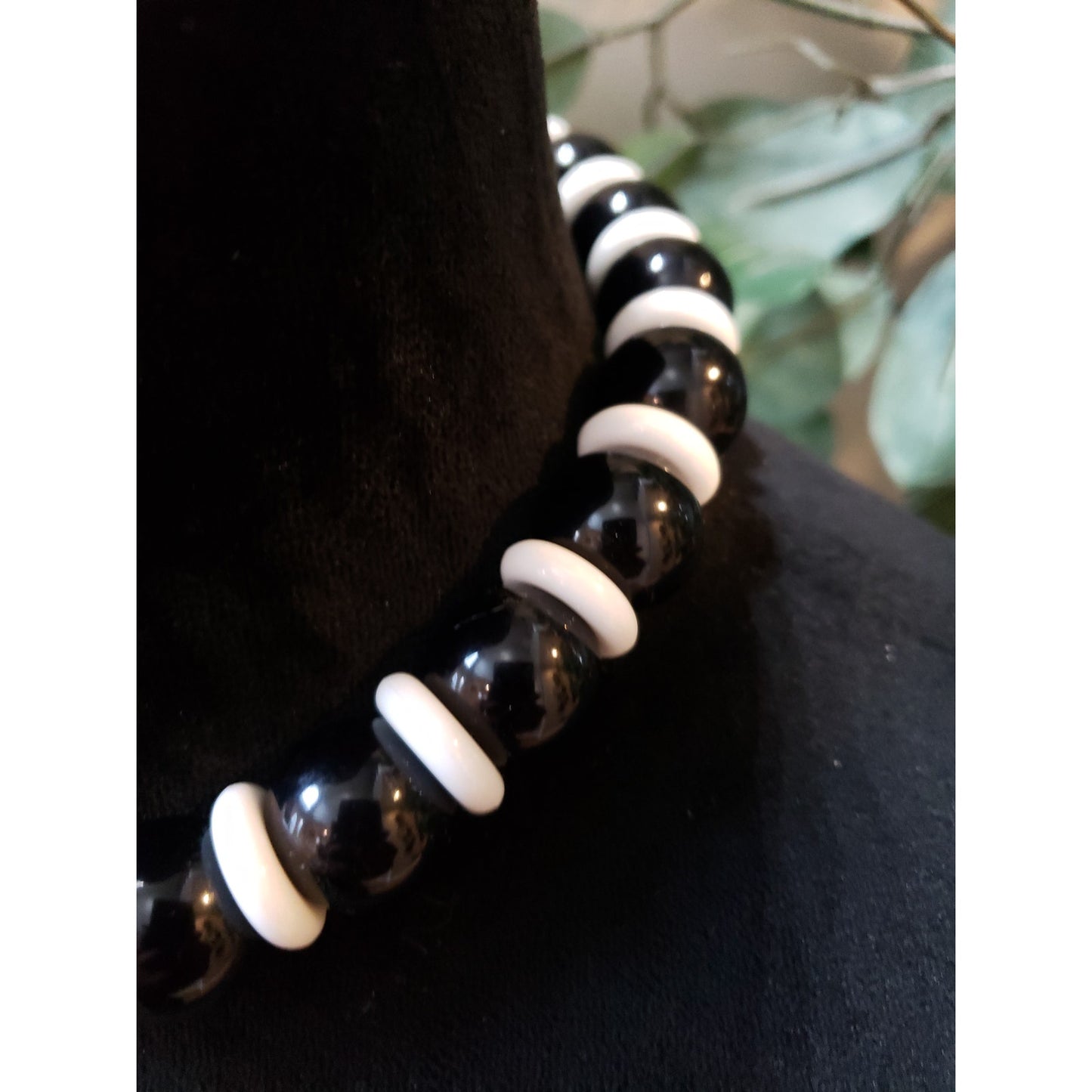 Women Onyx Black Beads White Acrylic Spacers Collar Necklace / Spring Ring Clasp