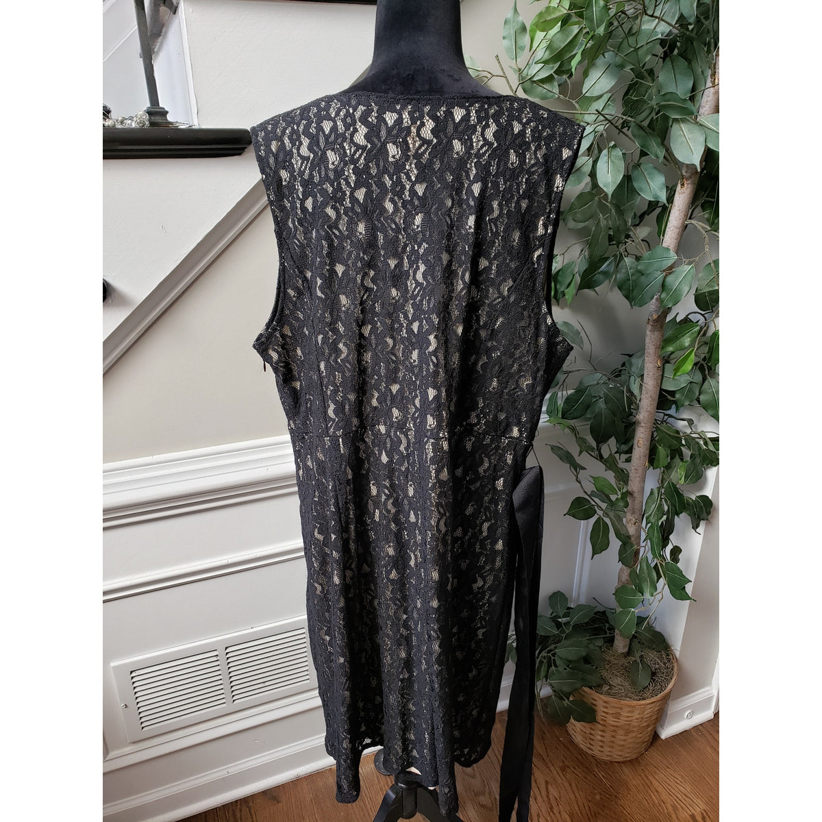 Lane Bryant Shift Dress Women's Size 22 Black Lace Lined Tie Waist Wrap V Neck