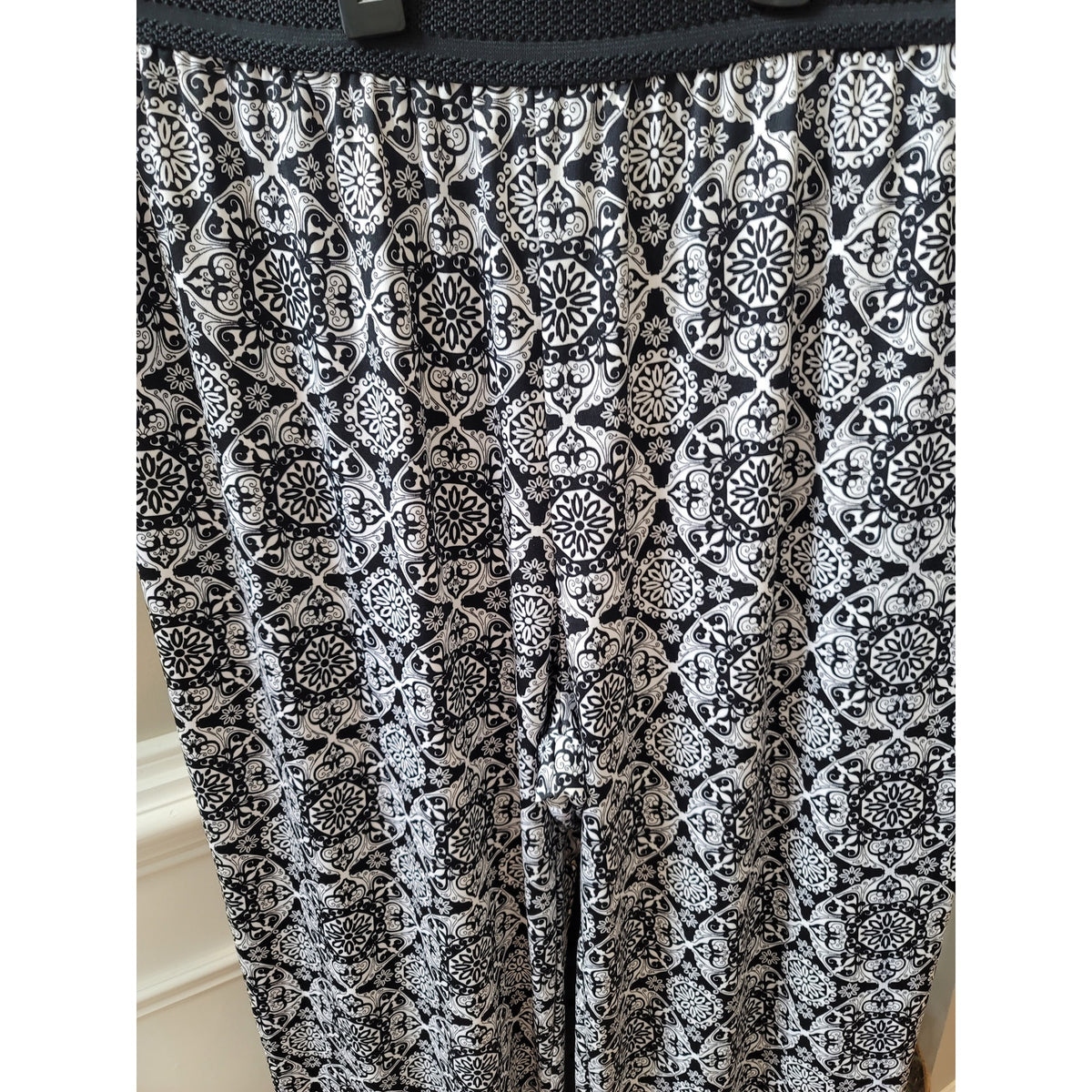 Double Click Wide Leg Trouser Women's Size XL Black & White Medallion Print