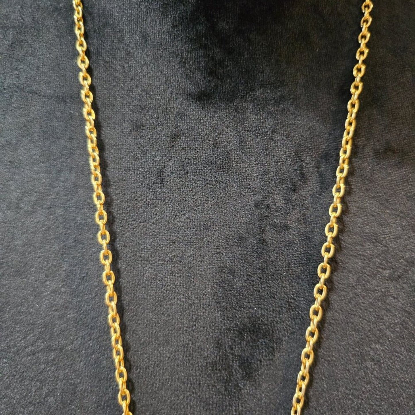 Womens Gold Tone Frosted Lady Intaglio Cameo Pendant Necklace with Lobster Clasp
