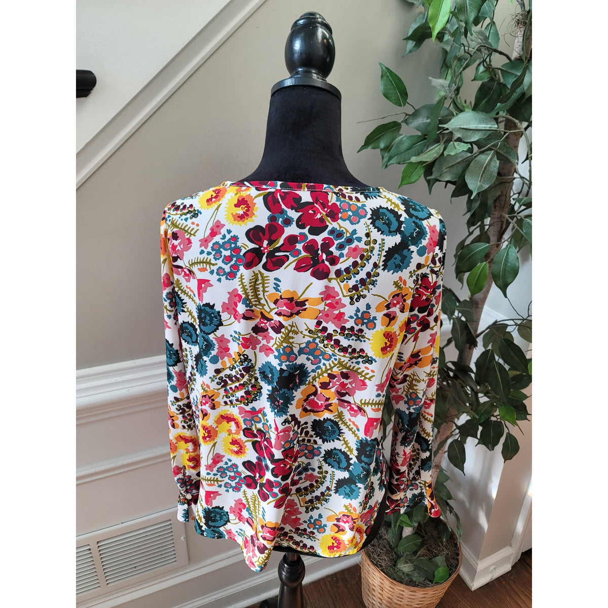 Loft Blouse SP Multi Floral Ruffle Detail Crew Curved Hem Long Sleeve Pullover