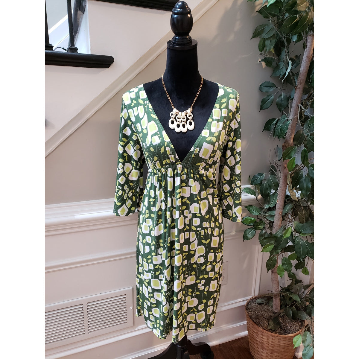 Uncle Frank Women's Size M Green Floral Print Dress Polyester Spandex Casual