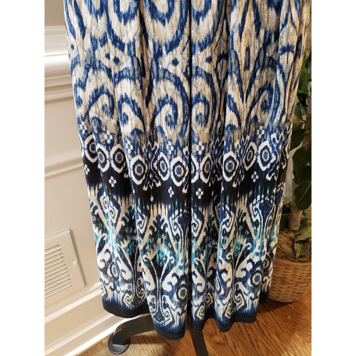 R&M Richards Sheath Dress Womens 12 White Blue Filigree Print Pleated Scoop Neck