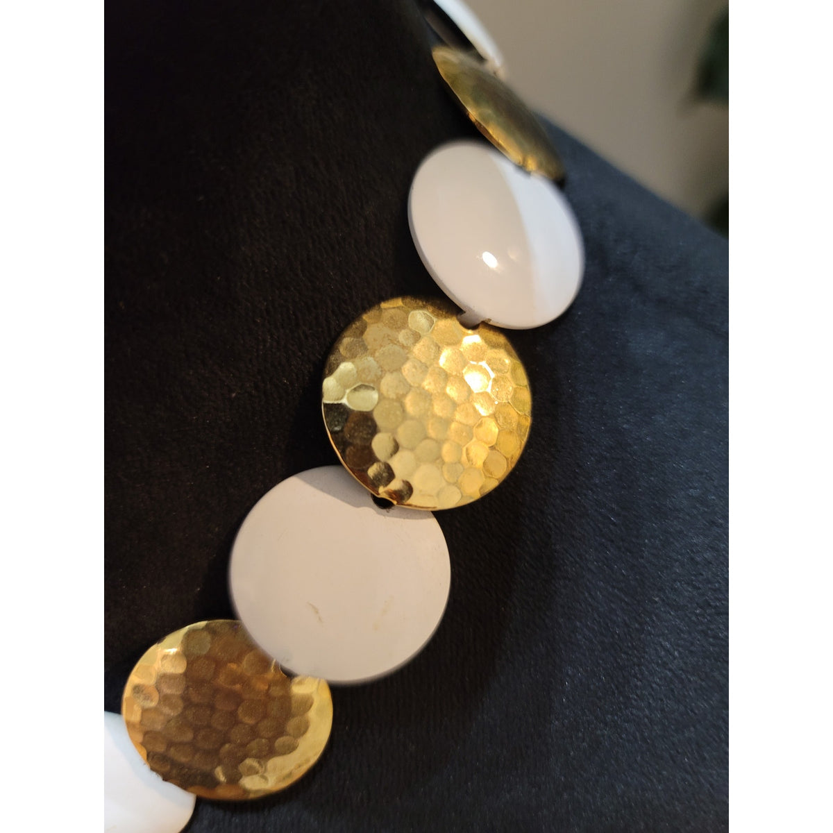 Women's White And Gold Hammered Disc Choker Necklace With Box Clasp Lock