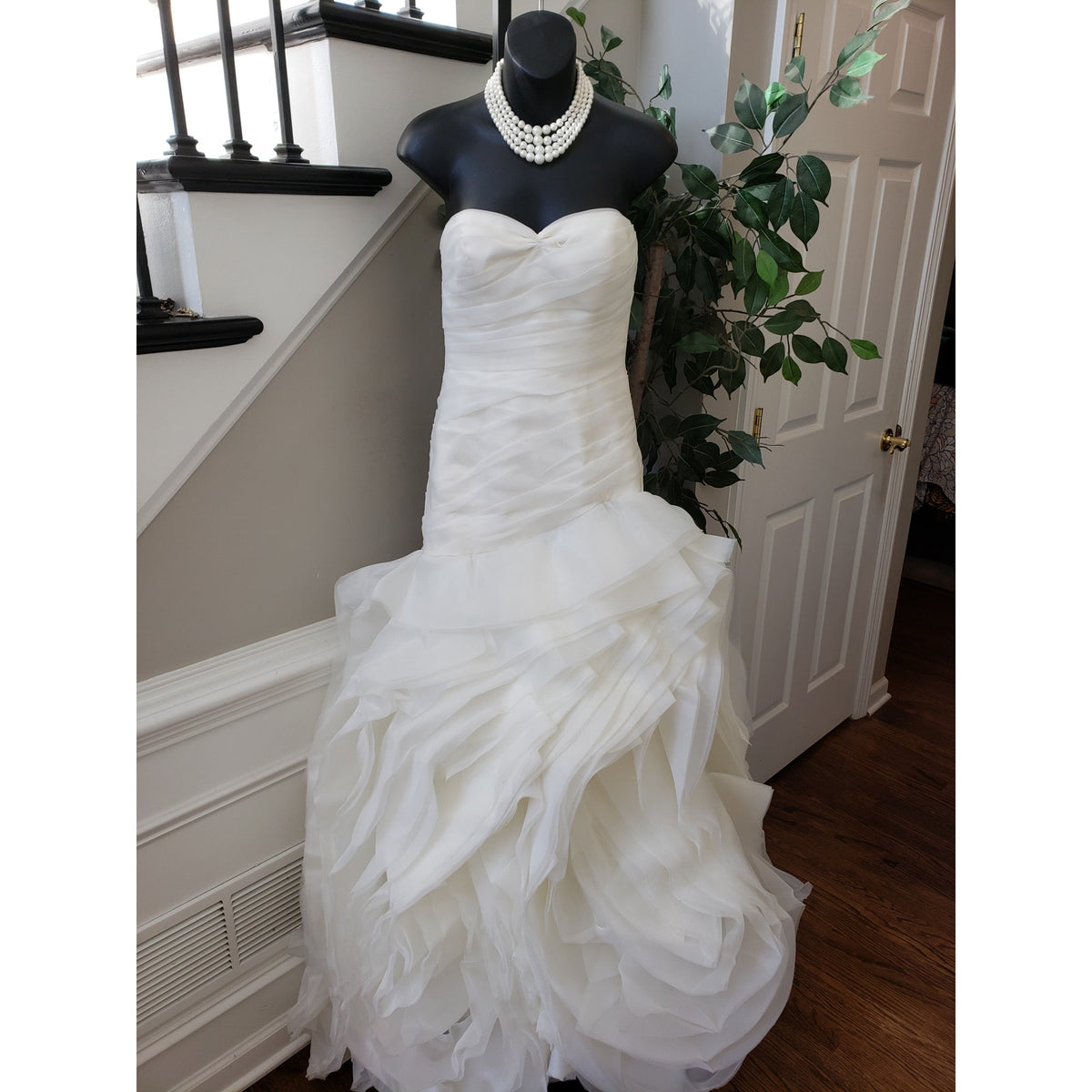White by Vera Wang Wedding Dress Womens Size 6 White Flare Gown with Bias Flange