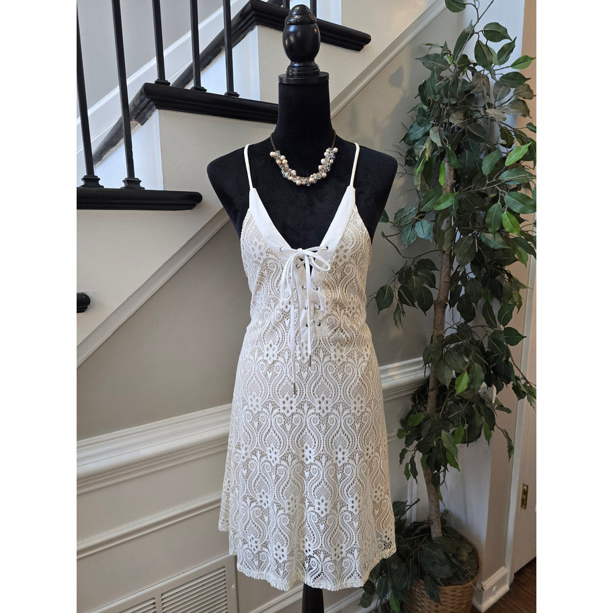 Love J A-Line Mini Dress Women's Large White Crochet Lace Grommet Tie Lined