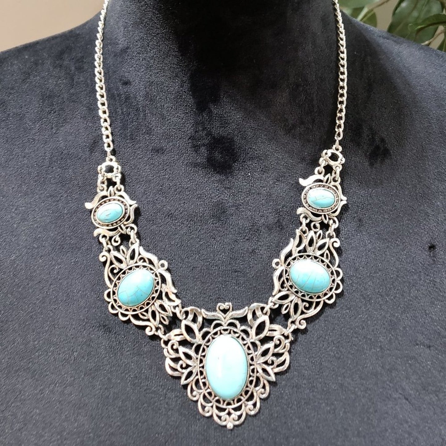 Womens Fashion Turquoise Oval Stones Boho Style Collar Necklace w/ Lobster Clasp
