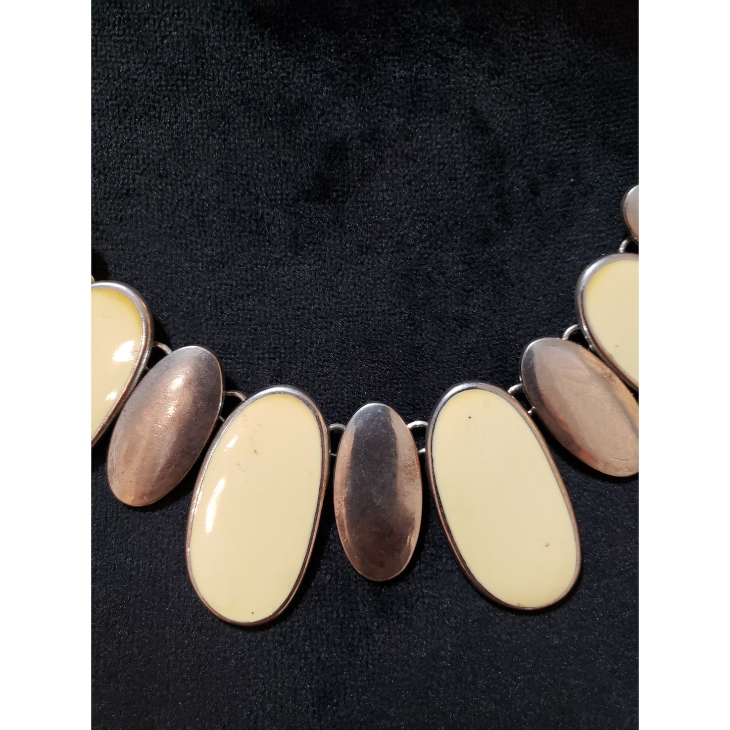 Womens Fashion Silver Tone Ivory Lucite Faceted Oval Cabochon Necklace Jewelry