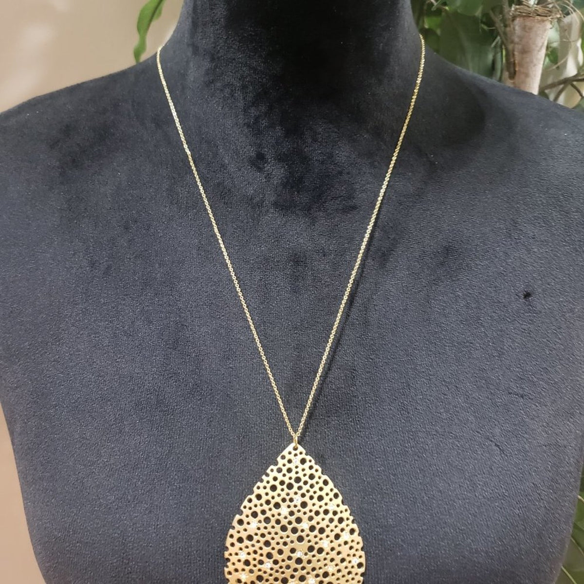 Women Fashion Chunky Rhinestone Beads Gold Tone Shaped Pendant Teardrop Necklace