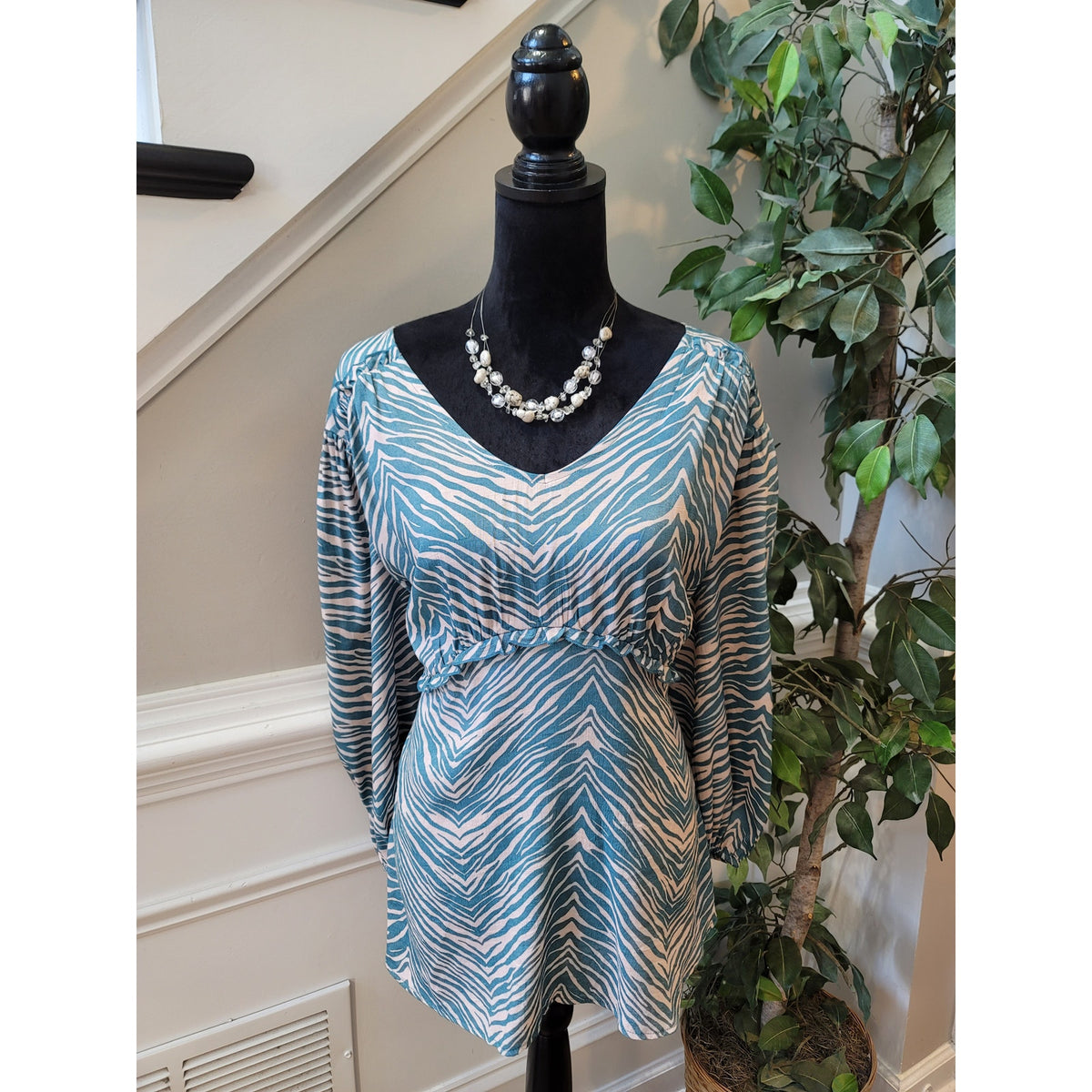 New Directions Blouse 2XL Teal Peach Zebra Ruffle Trim V-Neck Balloon Sleeve