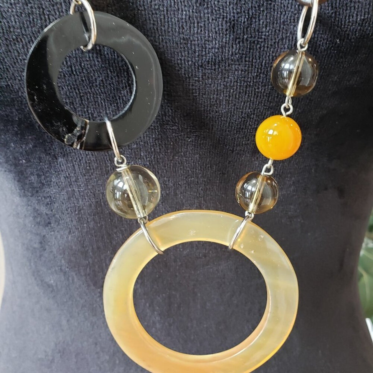 Womens Yellow Jadeite Jade Pendant Yellow Black Pearl Bead Necklace Jewelry