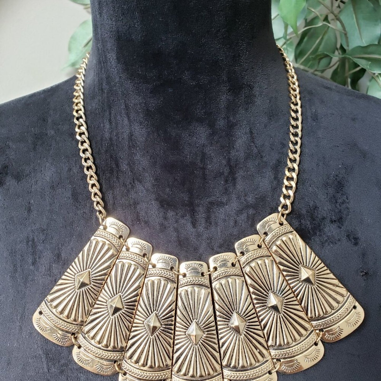 Womens Gold Tone Trapezio Collar Cleopatra Statement Necklace with Lobster Clasp