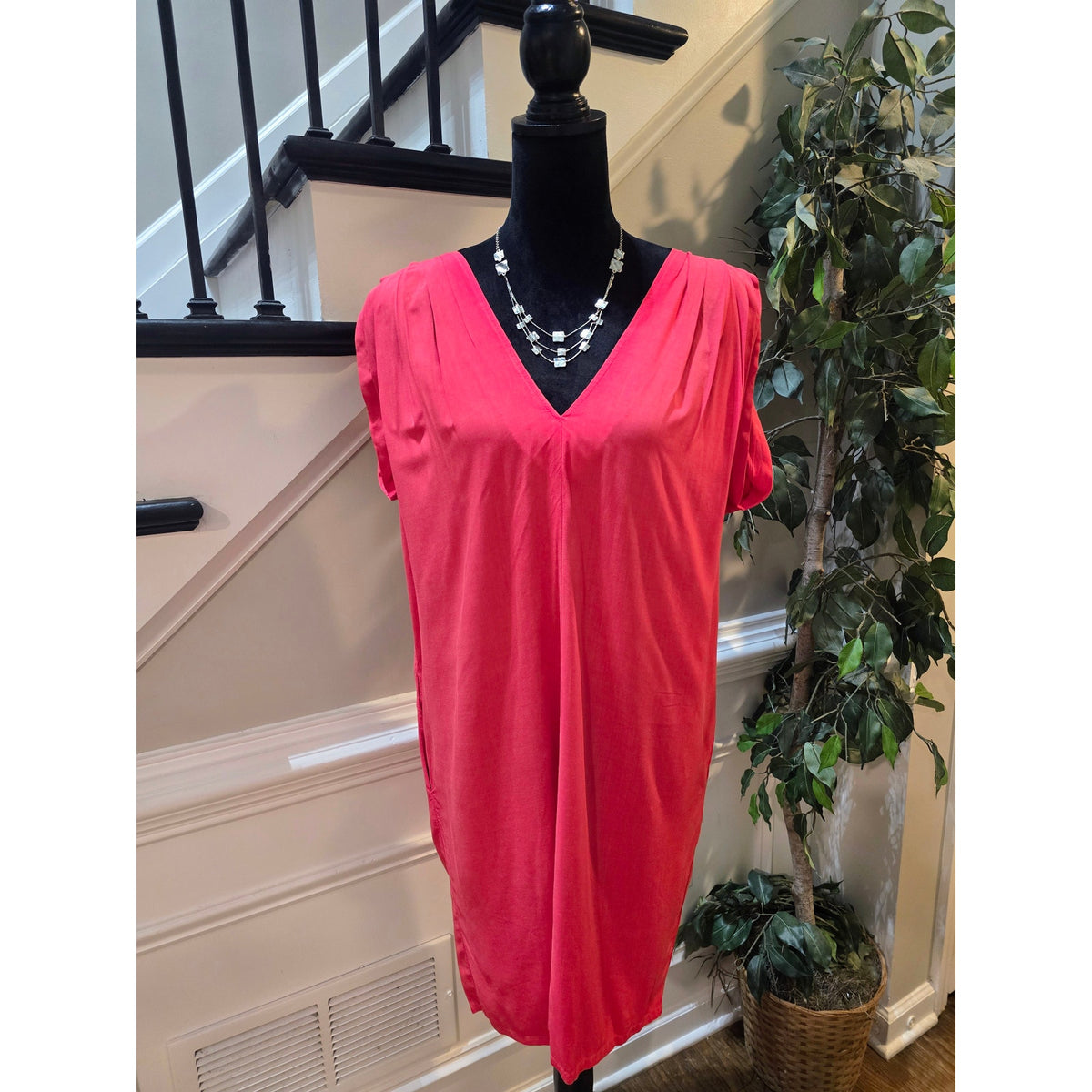 The Odell's Shift Dress Women's Small Coral Red Pleated Back V-Neck Pockets
