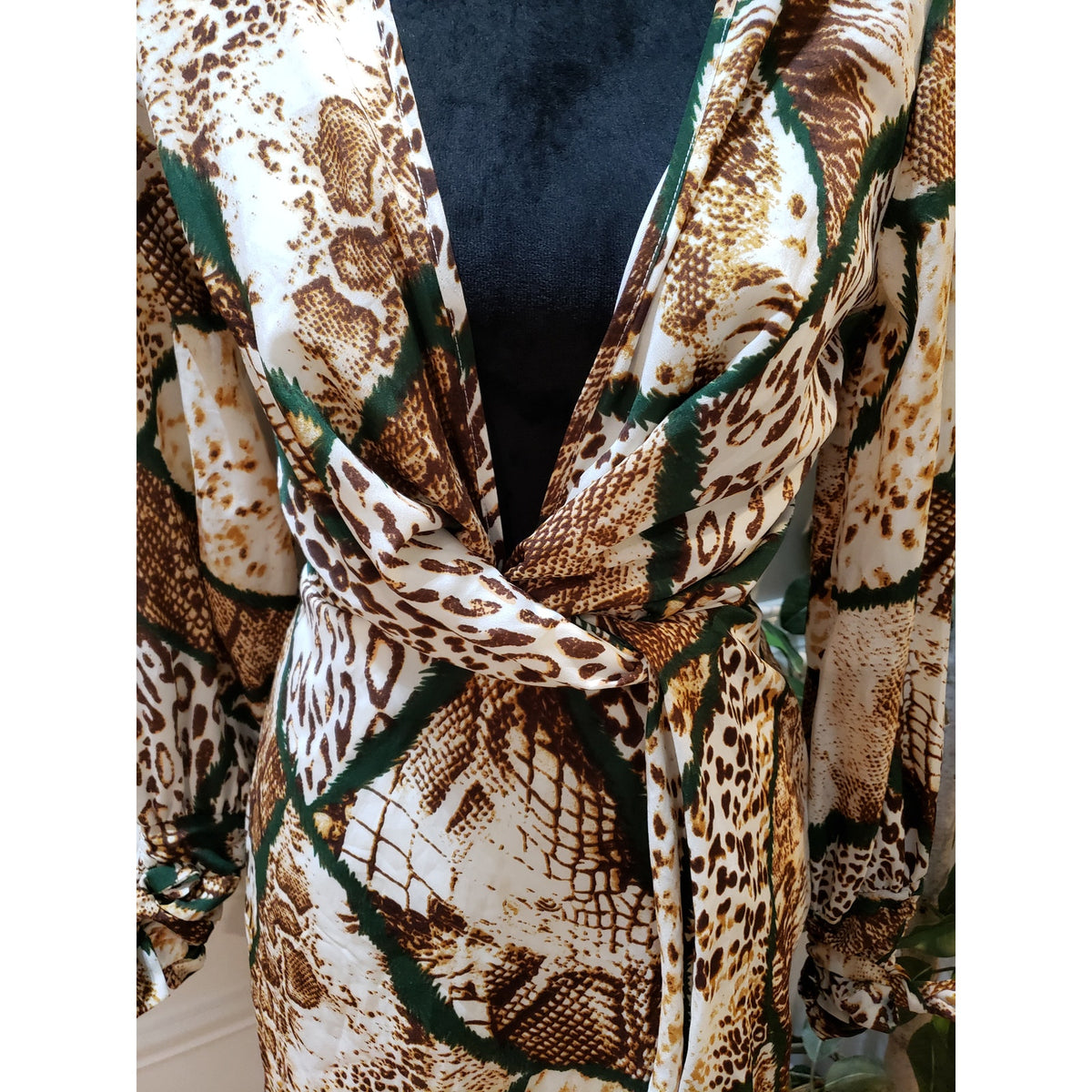 Boohoo Club Dress Women Size 4 Multi Snake Print Lined Long Sleeve Plunge V Neck